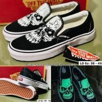 ราคา รองเท้า Vans Slip On หัวกระโหลก ใส่ได้ทั้ง ชาย หญิง ส่งฟรี (23047343111)