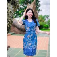 ราคา เดรสผ้าปาเต๊ะสีฟ้าเข้ม อัดกาวทั้งชุด กั๊กน่ารักๆ ตรงกั๊กมีเชือกผูกเป็นโบว์ น่ารัก (24384536297)