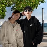 ราคา โลโก้ปัก 100 Original คู่แจ็คเก็ตแจ็คเก็ตสําหรับผู้หญิงเสื้อแจ็คเก็ตธรรมดาซิป Bomber Jacket พร้อมหมวก Windbreakers Hooded Jacket สําหรับชาย (29658647077)