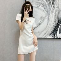 ราคา ชุดเดรสฉลุลายสไตล์สีขาวเอวเรียบหรูไซส์ใหญ่สำหรับผู้หญิงกระโปรงทรง A แบบย้อนยุคดูผอมเพรียวสำหรับฤดูร้อน INS (28160084405)