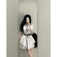 ราคา กระโปรงเค้กคอวีสไตล์คนตัวเล็กบริสุทธิ์ฝรั่งเศสชุดเดรสระบายสีขาวดูผอมแขนสั้นย้อนยุคอารมณ์ loia (27860297039)