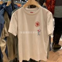 ราคา Fjallraven เสื้อยืดแขนสั้น ผ้าฝ้าย โพลีเอสเตอร์ พิมพ์ลายโลโก้ Arctic Fox 1960 สําหรับผู้ชาย 87313 (20512331105)