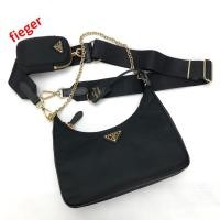 ราคา New Prada Re Edition 2005 Nylon bag รุ่นใหม่อะไหล่ทอง เช็คสต็อคก่อนสั่งอีกทีนะคะ (28209517840)