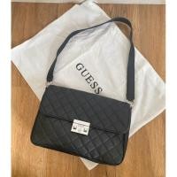 ราคา อ่านก่อนสั่ง มือสองแม่ค้าใช้เองพร้อมถุงผ้าแท้ช้อป GUESS กระเป๋าสะพายข้างสีดำ (27760704779)