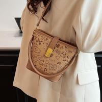 ราคา กระเป๋าใบเล็กรุ่นใหม่สำหรับฤดูใบไม้ร่วงและฤดูหนาวกระเป๋าทรงจีบแบบพกพาลายการ์ตูนแฟชั่นผู้หญิง2024กระเป๋าสะพายข้างสำหรับเดินทางสไตล์ตะวันตก (29660683815)