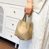 ราคา แฟชั่นกระเป๋าสตรี PU ถังกระเป๋าแม่เหล็กหัวเข็มขัดกระเป๋าสะพายสายจักรเย็บผ้า2024ใหม่ขายส่ง (28809862354)