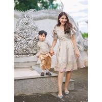 ราคา ชุดไทย ชุดครอบครัว ชุดไทยเด็ก Lalin Thai ผ้าไทยสีขาวขลิบทอง เดรสคอวี เดรสแขนระบาย เดรสลายไทย ชุดพี่หมื่น ชุดแม่ลูก (27259774763)