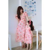 ราคา ชุดครอบครัว Fay Pink Flora เดรสคอวี กระโปรงยาว ลายดอกไม้ หวานๆ แขนตุ๊กตา ชุดแม่ลูก ไปเที่ยว ไปทะเล (22689952301)