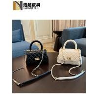 ราคา กระเป๋าถือรูปสี่เหลี่ยมขนมเปียกปูนสไตล์ชาแนลสำหรับผู้หญิงกระเป๋าสายโซ่แฟชั่นแบบใหม่2024กระเป๋าสะพายไหล่สะพายข้างแบบไฮโซแมทช์ลุคง่าย (29858136640)