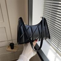 ราคา กระเป๋าสะพายไหล่ปักลายสี่เหลี่ยมขนมเปียกปูนสไตล์ตะวันตกเรียบง่ายสีล้วนกระเป๋าใส่ใต้วงแขนเนื้อ2023ฤดูร้อนกระเป๋าทรงสี่เหลี่ยมใบเล็กสำหรับเดินทางแฟชั่น (26957150721)