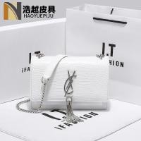 ราคา กระเป๋าระดับไฮเอนด์2024กระเป๋าผู้หญิงหรูหราแบบใหม่กระเป๋าพู่หนังแท้ลายจระเข้กระเป๋าสะพายโซ่แมทช์ลุคง่าย (26858141025)