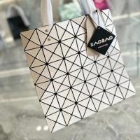ราคา Issey Miyake กระเป๋าผู้หญิง Issey Miyake issudyake หกตาราง 6 แผงกระเป๋าสะพาย bb26ag05301 sz333333 0808 (28507385126)