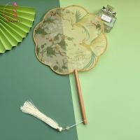 ราคา Oceanmap พัดลมปักจีน สไตล์จีนพร้อมพู่พัดลมกลุ่มเจ้าสาว พัดลมเต้นรําโปร่งแสงมือถือ Lycoris รูปแบบพัดลมผ้าไหมตกแต่งบ้าน (27522486750)