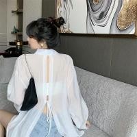 ราคา lune c187เสื้อเชิ้ตแขนยาวซีทรูเซ็กซี่ผู้หญิง เปิดหลัง เสื้อคลุมบางๆชีฟอง เสื้อผ้าแฟชั่น กันแดด สไตล์เกาหลี สีพื้น สีขาว (19119699122)
