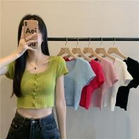 ราคา LUNE 9323 1 เสื้อครอปมินิคอเหลี่ยมแขนสั้นแต่งกระดุมหน้าผ้าไหมพรมถัก มีหลายสี (19179158341)