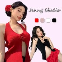 ราคา Jenny พร้อมส่ง เสื้อคล้องคอ ผ้าไหมพรม คอวี ดีเทลติดดอกไม้หน้าอก เซ็กซี่เวอร์ ชุดเที่ยวทะเล คาเฟ่ สไตล์เวียดนาม (27000615010)