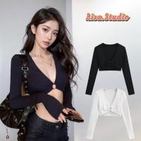 ราคา Lisaพร้อมส่ง เสื้อเซ็กซี่ เสื้อยืดแขนยาว คอวี สีพื้นเอวลอยทรงเข้ารูป โชว์เอวเซ่บมาก เสื้อยืดทรงครอปสีขาว สไตล์สาวเกาหลี (29069652376)