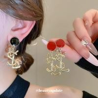 ราคา ต่างหู ต่างหูตัวอักษรโอ้อวดสไตล์อเมริกันยุโรป 2025 ต่างหูเคลือบทองอารมณ์ระดับไฮเอนด์สไตล์ใหม่ (26977508504)