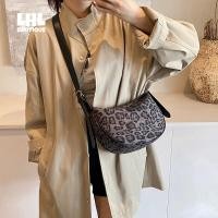 ราคา LHL BOUTIQUE กระเป๋าสะพายข้างลายเสือ แฟชั่น ย้อนยุค สีน้ำตาล lune bag (26269522941)