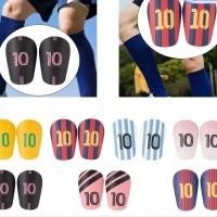 ราคา แผ่นรองออกกําลังกายสนับแข้งฟุตบอล ฟุตบอลสนับแข้งฟุตบอลสนับแข้งน้ําหนักเบาหนาขายามป้องกันมินิสนับแข้งป้องกันการลื่นสําหรับกีฬาการฝึกอบรมใหม่ 1 คู่สําหรับผู้ชาย (29774145376)