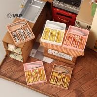 ราคา V P 1 ชุด 1 12 ตุ๊กตาส้อมช้อนคลิปบนโต๊ะอาหารพร้อมกล่องเก็บตุ๊กตาอุปกรณ์ครัวเครื่องครัวอุปกรณ์ตกแต่ง (55251001250)