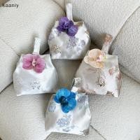 ราคา กระเป๋าข้อมือ elegance retro สไตล์จีน พิมพ์ลายorchid ผ้าไหม สำหรับเครื่องสำอางและของใช้เล็ก ๆ (48800012968)