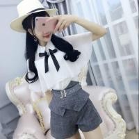 ราคา ชุดสูทสไตล์ตะวันตกสำหรับผู้หญิง มาพร้อมกางเกงขาสั้นเอวสูงสีเทา และเสื้อคลุมที่ไม่มีสายหนัง ดีไซน์ที่สวยงามและสวมใส่ง่าย (43818252401)