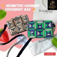 ราคา Geometric Harmony Crossbody Bag กระเป๋าสะพายทรงโมเดิร์น สไตล์เรขาคณิต ส่งฟรี (41704205859)