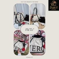 ราคา ปรับราคาเหลือ 1 650 ส่งฟรี ราคาพิเศษสุด ซื้อเลยก่อนหมด MERGE A DAY MEDIUM BAG กระเป๋าหิ้วหรือคล้องไหล่ ดีไซน์สวย (41120317233)