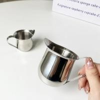 ราคา เหยือกตีฟองนมสแตนเลส 2oz 3oz 5oz 8oz แบบหนา ทนทาน สำหรับกาแฟ ลาเต้ คาเฟ่ ครัวเรือน ใหม่พร้อมส่งจากไทย (43575260147)