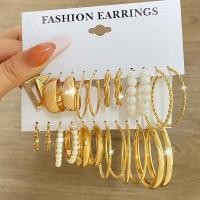 ราคา ต่างหูPearl Twist Hoop สไตล์วินเทจ ขนาด 12 คู่ เซ็ต ต่างหูโลหะทรงเรขาคณิตแบบโปร่ง เครื่องประดับของขวัญสำหรับผู้หญิง (47750719433)