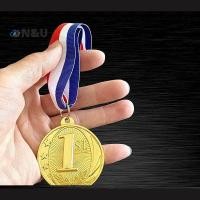 ราคา เหรียญรางวัล Presentation Award ขนาด 5 ซม จาก metal ในโทนสีทองและเงิน เหมาะสำหรับเป็นของขวัญให้นักเรียนพร้อมเข็มกลัดและคริบบิ้น (54801179610)