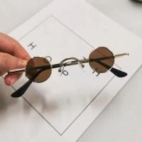 ราคา แว่นตากันแดดทรงกลมขนาดเล็กย้อนยุคกรอบโลหะเรียวกรอบกลมสียอดนิยมแว่นกันแดดสําหรับเดินช้อปปิ้งเดินทาง (49201239912)