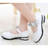 ราคา รองเท้าเด็ก ควรเผื่อ1ซมจากยาวเท้า หน้าร้านอยู่รัชดา ลองได้ H084สีขาว หนังแก้ว คาดโบว์ติดเพชร ตรงสายรัดรองเท้า น่ารักม (19321875820)
