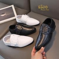 ราคา Sรองเท้าเด็กผู้ชาย หน้าร้านอยู่รัชดา ลองได้ HM171 สีดำ ขาว หนังเงา คาดเข็มขัดหน้า (27379711983)