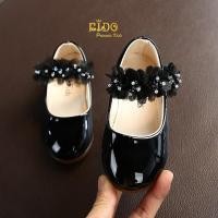 ราคา รองเท้าเด็ก ควรเผื่อ1ซมจากยาวเท้า หน้าร้านอยู่รัชดา ลองได้ H090สีดำ หนังแก้ว แต่งดอกไม้ติดมุกสีครีม ตรงสายรัดรองเท้า (16878882785)