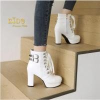 ราคา บูทเด็ก หน้าร้านอยู่รัชดา ลองได้ H179 สีขาว ด้านหน้าคาดเข็มขัดข้อสั้น มีส้นสูงแบบเท่ๆ (28879023517)