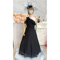 ราคา ชุดราตรีเด็ก หน้าร้านอยู่รัชดา ลองได้ถ่ายรูปเองจากชุดจริง W18991 สีดำ ไหล่เบี่ยงติดระบาย กระโปรงยาว เรียบหรู (28103941205)