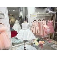 ราคา ชุดเดรสเด็ก หน้าร้านอยู่รัชดา ลองได้ถ่ายรูปจากชุดจริง B262สีขาว กระโปรงหน้าสั้นหลังยาว (23609185604)