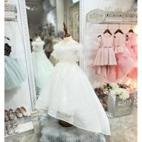 ราคา ชุดเจ้าหญิง ร้านอยู่รัชดา ลองได้ถ่ายรูปจากชุดจริง W18456 สีขาว แขนระบาย โอบไหล่ขนนก กระโปรงหน้าสั้น หลังยาว ฟูๆ เจ้าห (22111564923)