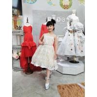 ราคา ชุดราตรีเด็ก มีหน้าร้านอยู่รัชดา ลองได้ถ่ายรูปเองจากฃุดจริง B106 หน้าสั้นหลังยาว สีทอง เดรสออกงานเด็ก (4435531890)