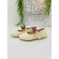 ราคา รองเท้าเด็กออกงาน หน้าร้านอยู่รัชดา ลองได้ H116 สีครีม แต่งดอกไม้หลากสีที่สาย (23979747781)