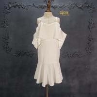 ราคา ชุดราตรีเด็ก หน้าร้านอยู่รัชดา ลองได้ถ่ายรูปเองจากชุดจริง W18197สีขาว เสื้อสายเดี่ยว เปิดไหล่ระบาย ทรงหางปลาปลาบระบาย (3835726085)