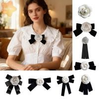 ราคา เข็มกลัดริบบิ้นหลายชั้นสีดำ กับโบว์มุกซาติน สำหรับงานศพและงานไว้อาลัย (53751103592)