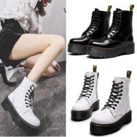 ราคา DR MARTENS ดร นิวอิงแลนด์ รองเท้าบูทมาร์ติน หนังวัวแท้ ส้นหนา 8 รู แต่งซิปด้านข้าง สไตล์นักธุรกิจ สําหรับผู้ชาย และผู้หญิง (19673281272)