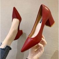 ราคา พร้อมส่ง รองเท้าหัวแหลมสีแดงส้นสูง3นิ้ว Size 38 (40706529954)