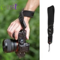 ราคา CAST สายรัดข้อมือกล้อง สายคล้องมือกล้องแบบปรับได้ที่ปลอดภัย สายรัดสลิงกล้องแบบปลดเร็วน้ําหนักเบาสําหรับ Nikon Fujifilm (48400263349)