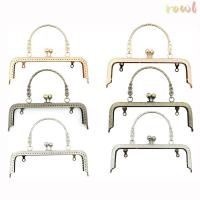 ราคา ROWL กระเป๋ากล่องขนาด 20 ซม กุญแจคลัสสังกะสี ออกแบบมาในสไตล์วินเทจ พร้อมอุปกรณ์ตกแต่งพิเศษ (56050102363)