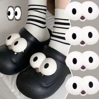 ราคา CROCS 1 2คู่บิ๊กอายรองเท้าหัวเข็มขัด ทําเองรองเท้าแตะอเนกประสงค์ตกแต่ง รองเท้าหลุมอุปกรณ์ตกแต่ง ส่วนบุคคลการ์ตูนตลกแฟชั่น ที่มีคุณภาพสูงพีวีซีจระเข้อุปก (25884828917)