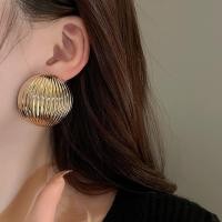 ราคา ต่างหูโลหะดีไซน์มุกเปลือกขนาดใหญ่ สไตล์อเมริกันยุโรป ดูแพงและมีระดับ (41219602245)